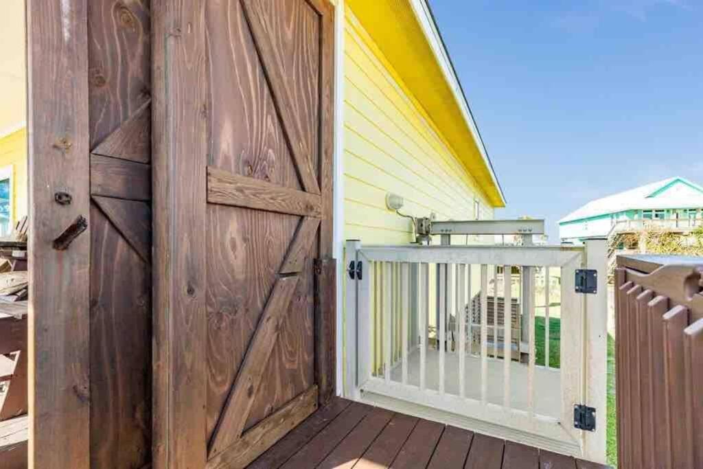 Beach House With Ocean View Surfside Beach Exterior photo